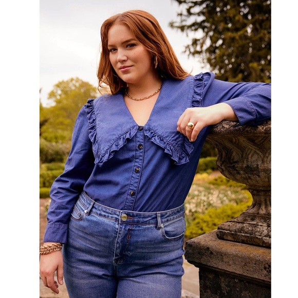 ELOQUII Elements Women's Plus Size Chambray Shirt with Oversized Collar - Picture 2 of 5